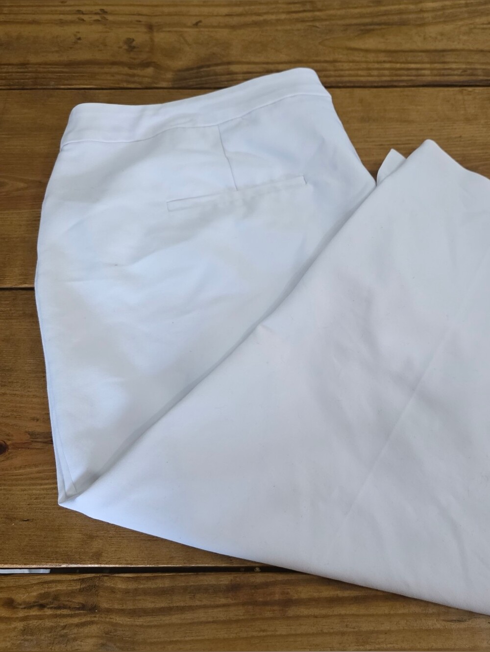 Ruby Rd. White Cropped Women's Pants